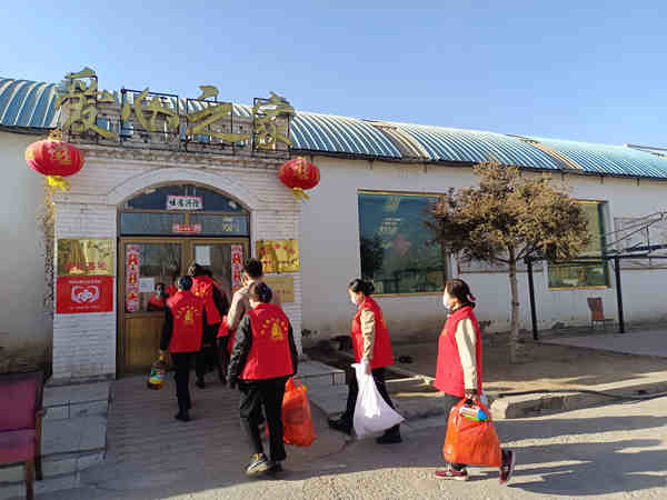2022年3月4日大柳物业管理处慰问老人